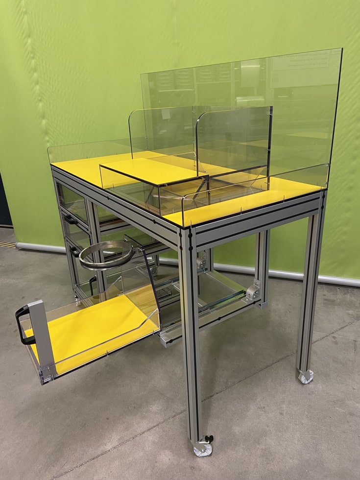 Mobilier modulaire sur mesure, conçu pour s'adapter parfaitement à vos espaces et besoins.
